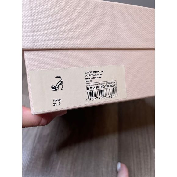 Alexandre Birman
Maddie Leather Ankle Strap Sandals - Picture 13 of 15